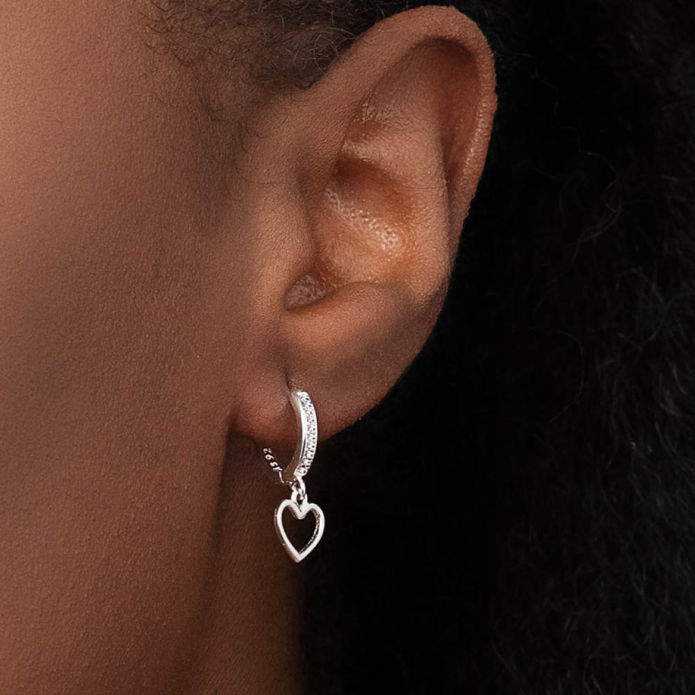Brinco 820165 Argola com Coração Pendurado de Prata 925 com zircônias Rommanel - Imagem 4